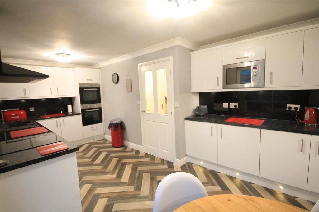 Armstrong Drive, Willington, 3 bed semidetached house £147,500
