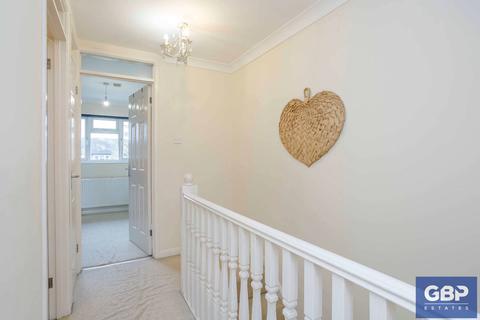 10 Aubrietia Close, Romford, RM3 0XG
