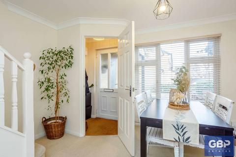 10 Aubrietia Close, Romford, RM3 0XG