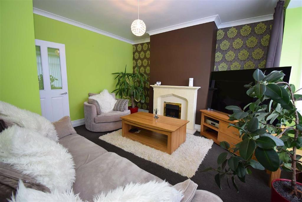 Westhope Close, South Shields 2 bed semidetached house £159,950