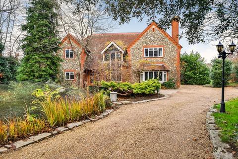 The Coach House Windsor Road, Wraysbury, Staines, TW19 5DE
