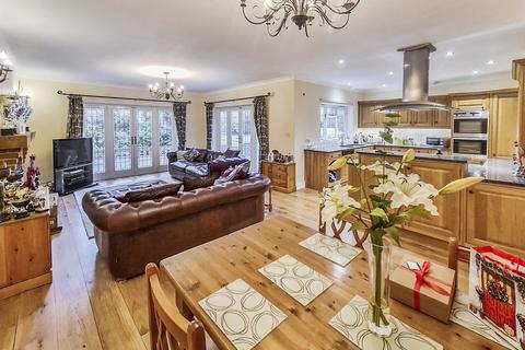 The Coach House Windsor Road, Wraysbury, Staines, TW19 5DE