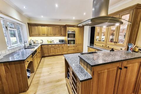 The Coach House Windsor Road, Wraysbury, Staines, TW19 5DE