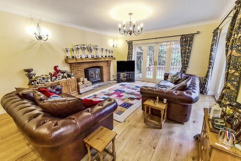 The Coach House Windsor Road, Wraysbury, Staines, TW19 5DE
