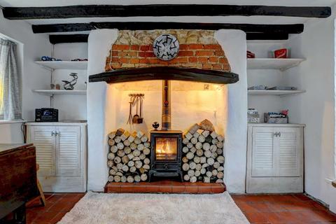 2 bedroom detached house for sale - Chinnor - Beautifully Renovated Period Home