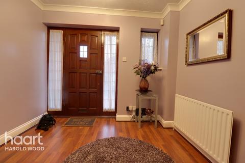 27a Homeway, Romford, RM3 0HD