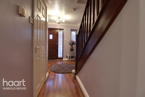 27a Homeway, Romford, RM3 0HD