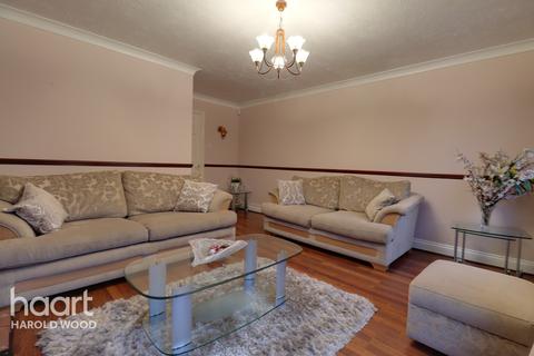 27a Homeway, Romford, RM3 0HD
