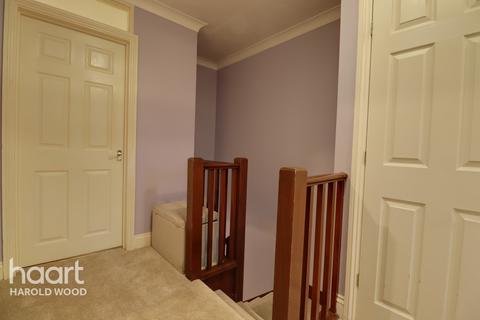 27a Homeway, Romford, RM3 0HD