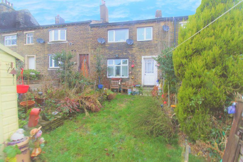 Daisy Hill Back Lane, Bradford, BD9 6DJ 3 bed terraced house £99,997