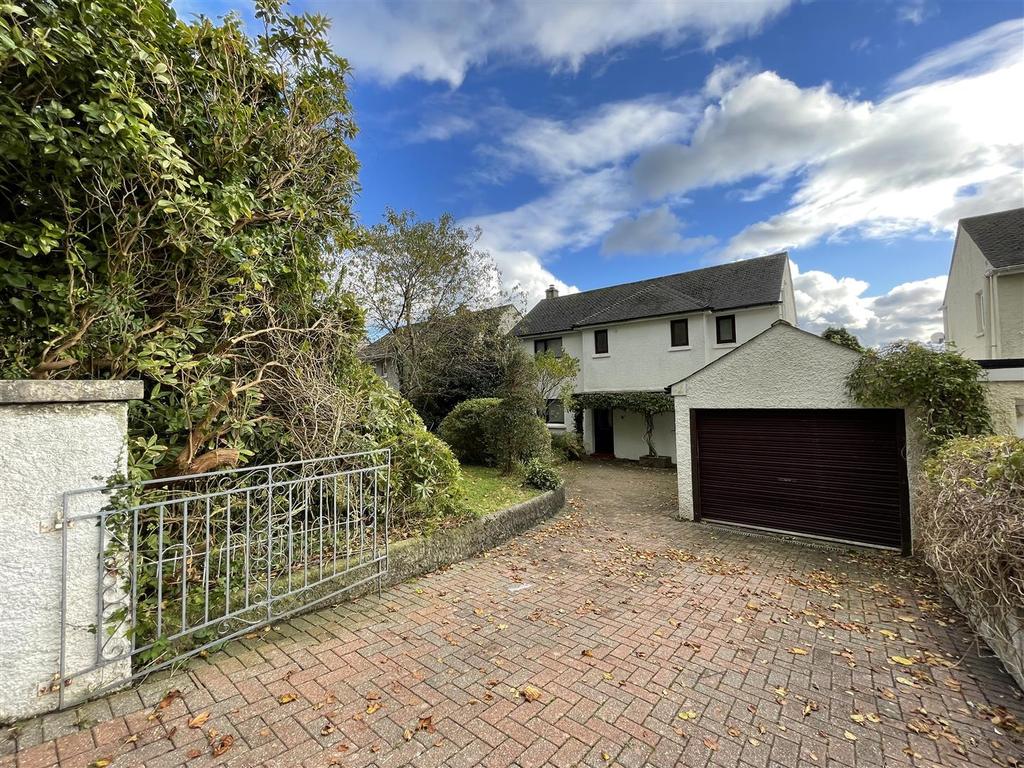 Eastbourne Close, St. Austell 3 bed detached house £395,000