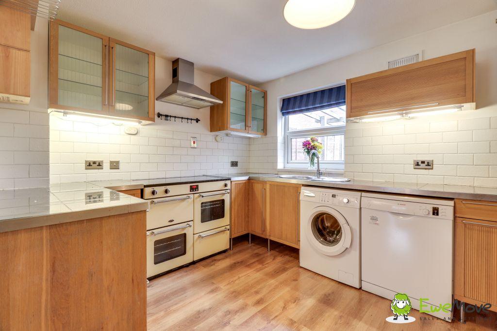 Radcliffe Road, Hitchin SG5 1QH 2 bed terraced house £1,150 pcm (£265 pw)