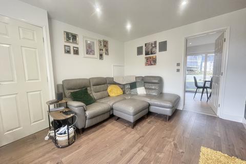 8 Poppy Close, Exeter, EX4 2NZ