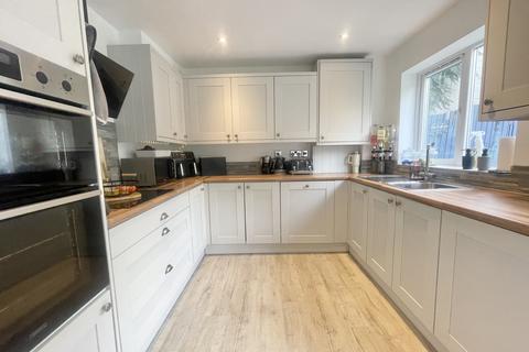 8 Poppy Close, Exeter, EX4 2NZ