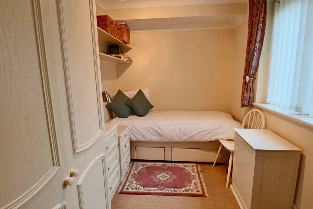 Bedroom 2 (Single)