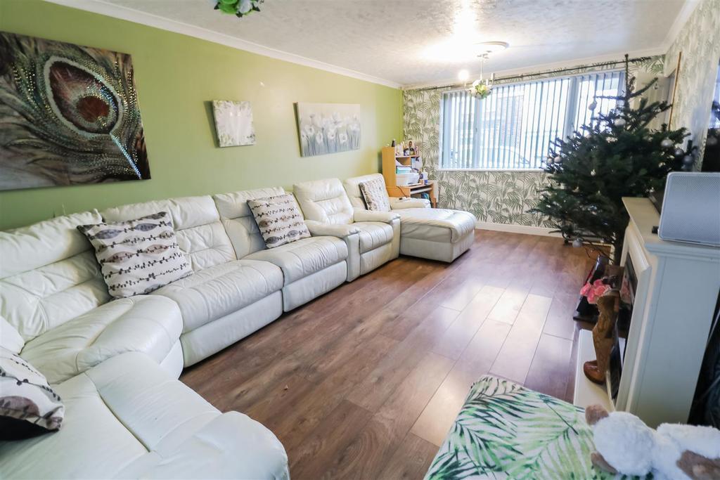 Longfield, Harlow 3 bed end of terrace house £325,000
