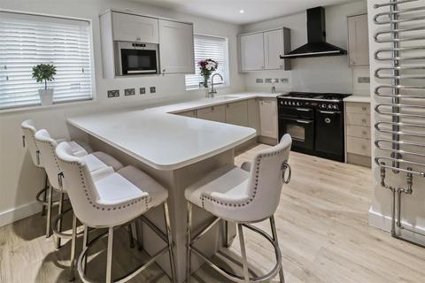 16 Ranulf Close, Harlow, CM17 0GX