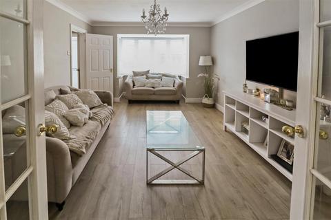 16 Ranulf Close, Harlow, CM17 0GX