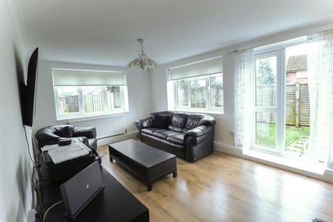 18 Pytt Field, Harlow, CM17 9AA