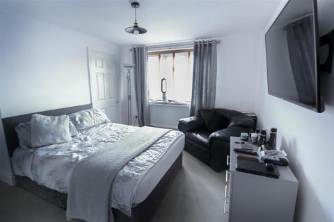 18 Pytt Field, Harlow, CM17 9AA