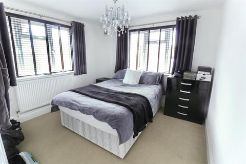 18 Pytt Field, Harlow, CM17 9AA
