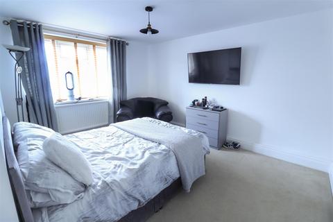 18 Pytt Field, Harlow, CM17 9AA
