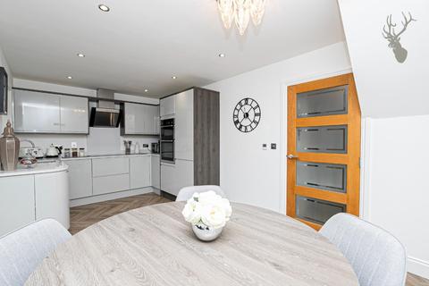 1a Graylands, Theydon Bois, Epping, CM16 7LB