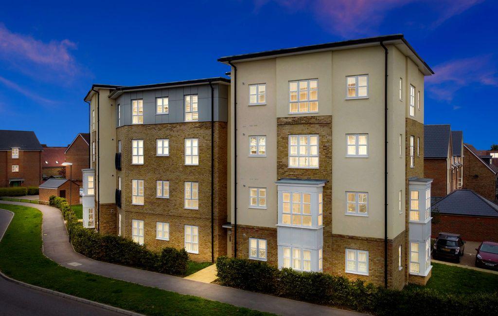 Stadium Approach, Aylesbury HP21 9ER 2 bed flat £210,000