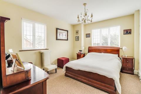 14 Woodstock Road, Rochester, ME2 2DN