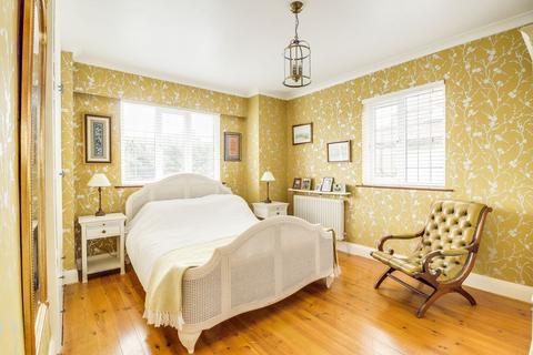 14 Woodstock Road, Rochester, ME2 2DN