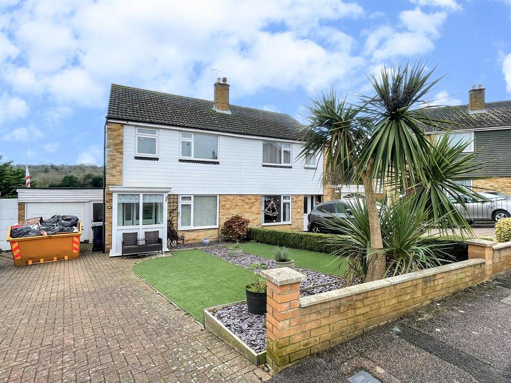 Hawthorne Close, River, Dover 3 bed semidetached house £350,000