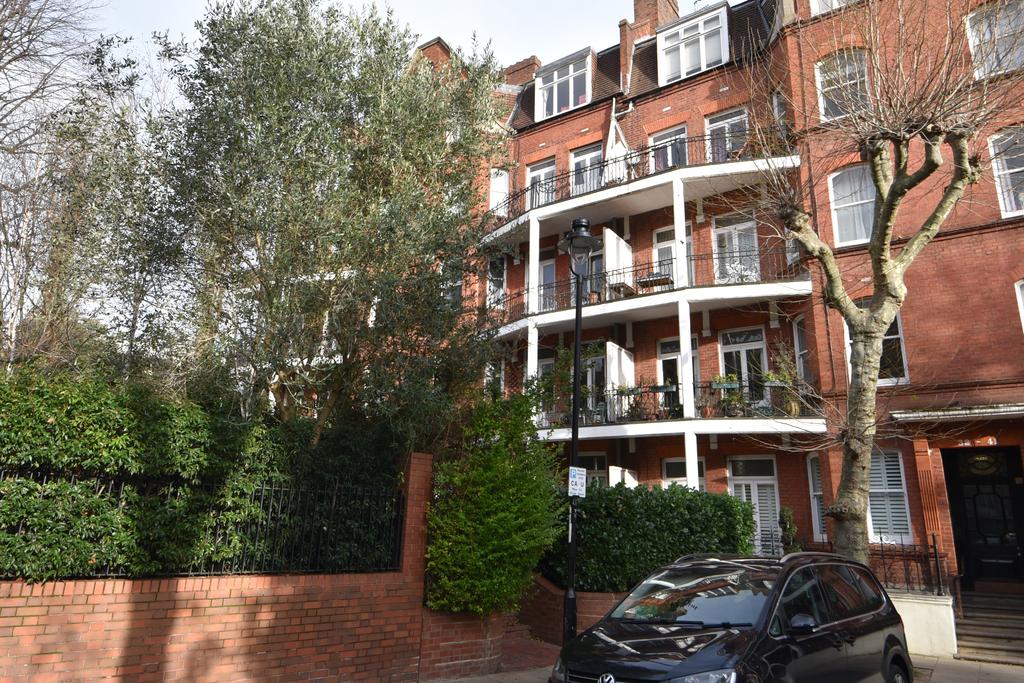 Lissenden Gardens, Parliament Hill, London NW5 3 bed ground floor flat