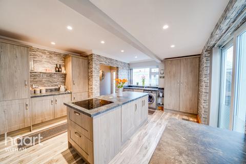100 Maldon Road, Tiptree, Colchester, CO5 0BN