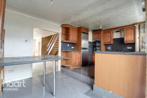 2 Dunton Road, Romford, RM1 4AH