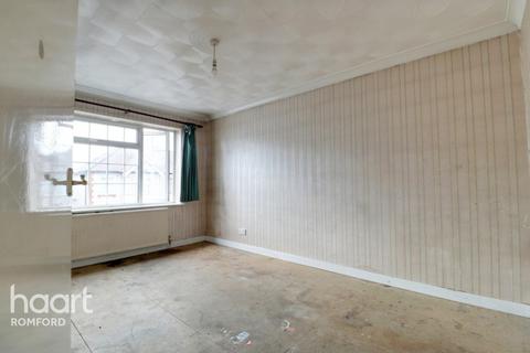 2 Dunton Road, Romford, RM1 4AH