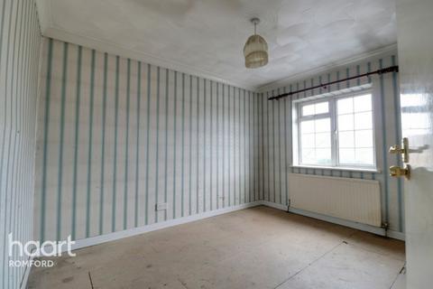 2 Dunton Road, Romford, RM1 4AH