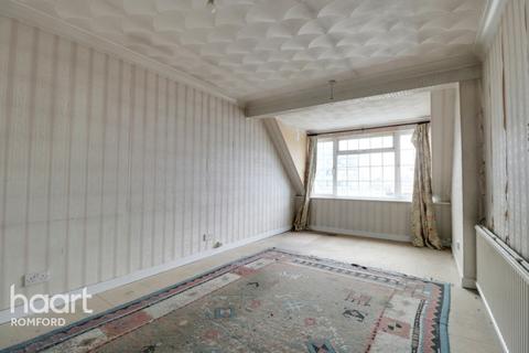 2 Dunton Road, Romford, RM1 4AH