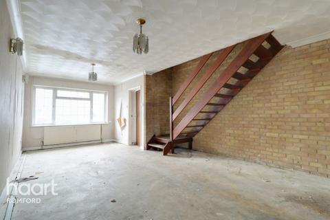 2 Dunton Road, Romford, RM1 4AH