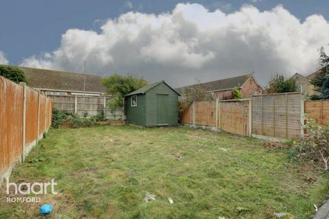 2 Dunton Road, Romford, RM1 4AH