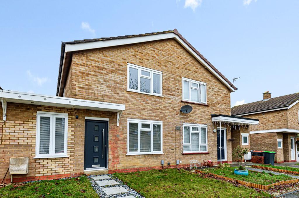 Waveney Avenue, Bedford 2 bed semidetached house £280,000