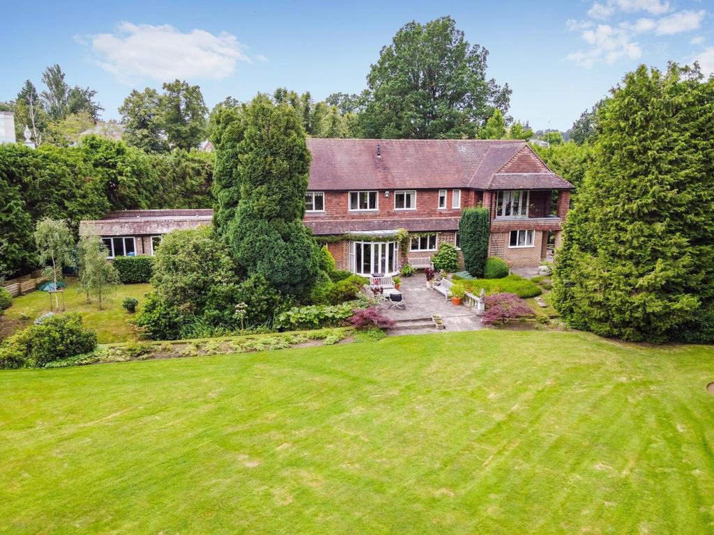 Princes Drive, Oxshott, KT22 5 bed detached house £2,250,000