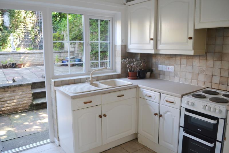 Redcliffe Road, Nottingham NG3 5BW 2 bed semidetached house £880 pcm