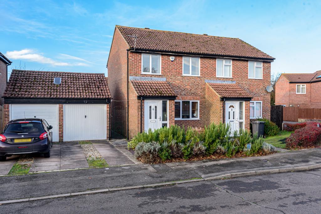 The Moors, Thatcham, RG19 2 bed semidetached house £290,000