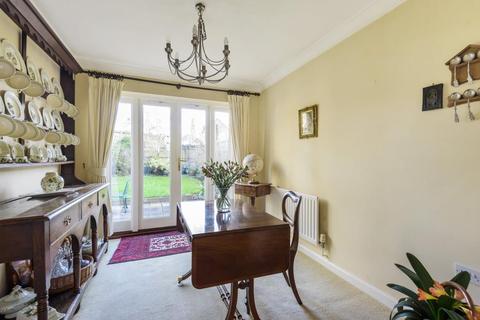 11 Chapel Drive, Ambrosden, Bicester, OX25 2RS