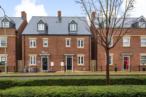 4 bedroom townhouse for sale - Kingsmere,  Bicester,  OX26