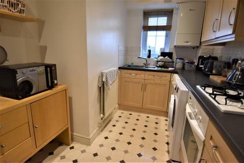 2 bedroom flat for sale - Madeira Way, Eastbourne BN23