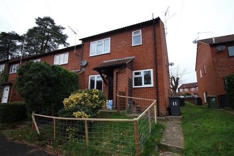 1 bedroom terraced house to rent, Garnet Road, Bordon