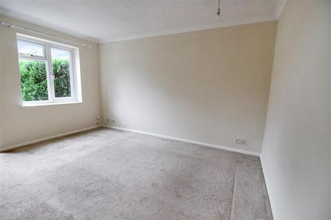 1 bedroom terraced house to rent, Garnet Road, Bordon