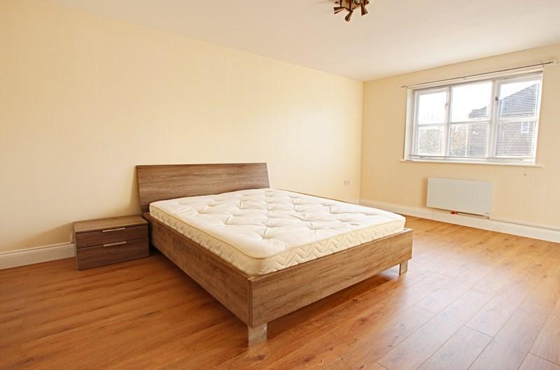 Hispano Mews, Martini Drive, Enfield... Studio £850 pcm (£196 pw)