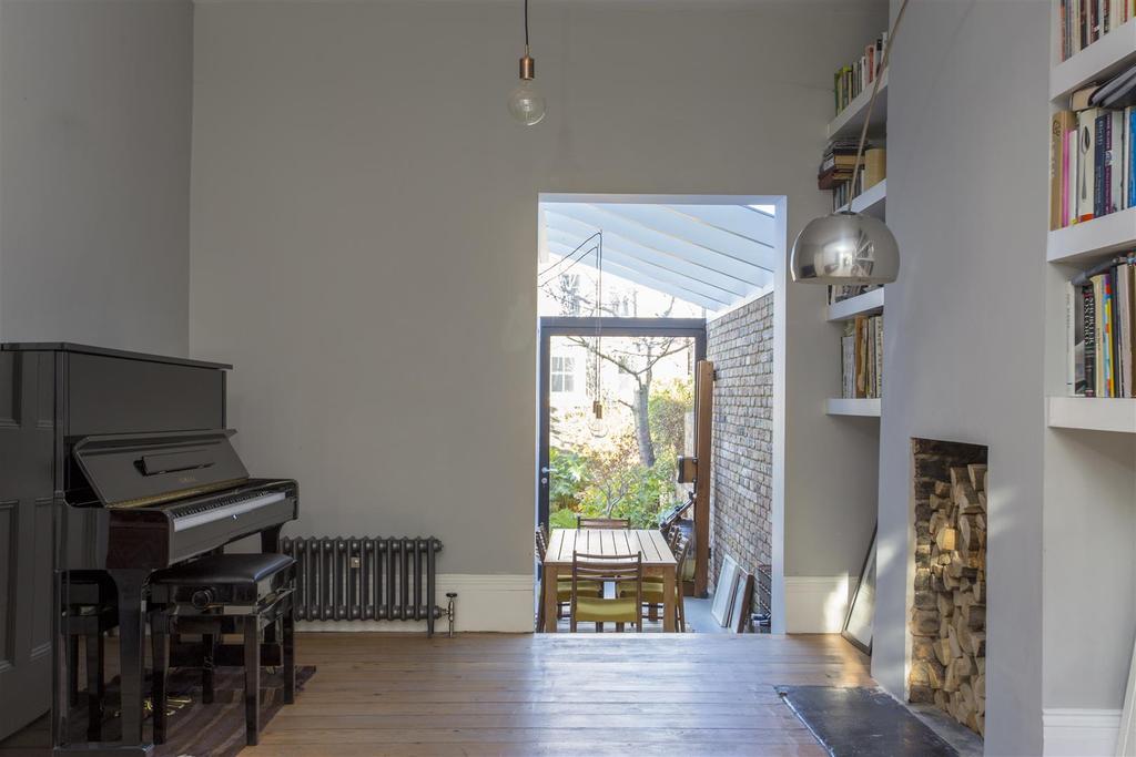 Chesholm Road 05.jpg